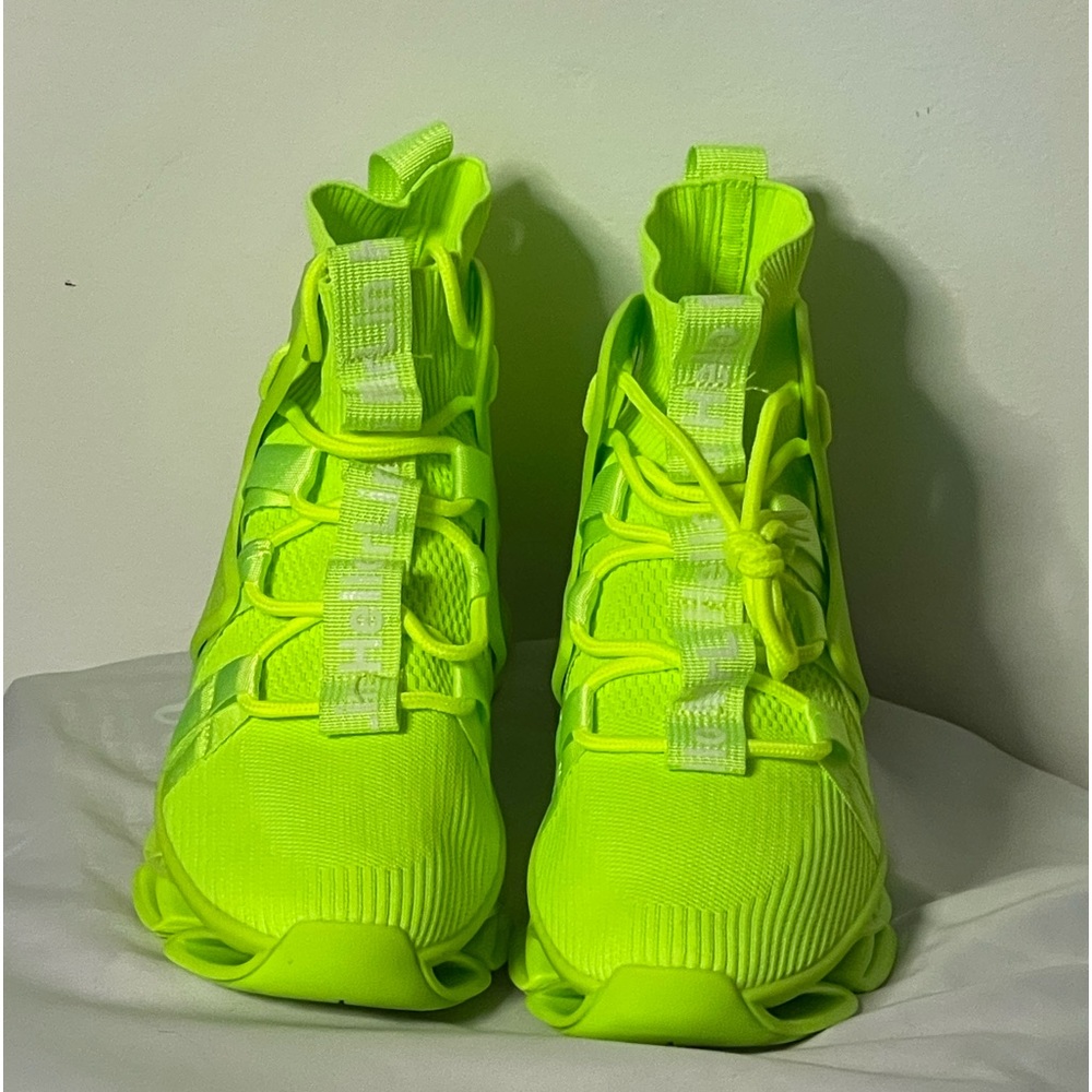 High Top Men’s Running Shoe Size 7 Fits A woman whom wear A Size 9 shoe